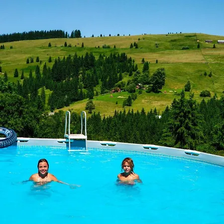 Nad Karpatamy Hrobyshche